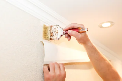 Pose de papier peint à Milhavet — revêtements muraux et toiles de verre